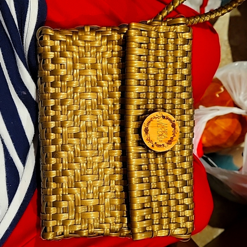 MARIA VICTORIA GOLD WRISTLET ( NEW NO TAGS)